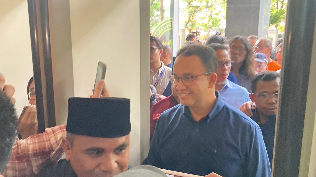 Anies Hingga Rocky Gerung Hadiri Sidang Vonis Tom Lembong Anies Hingga Rocky Gerung Hadiri Sidang Vonis Tom Lembong