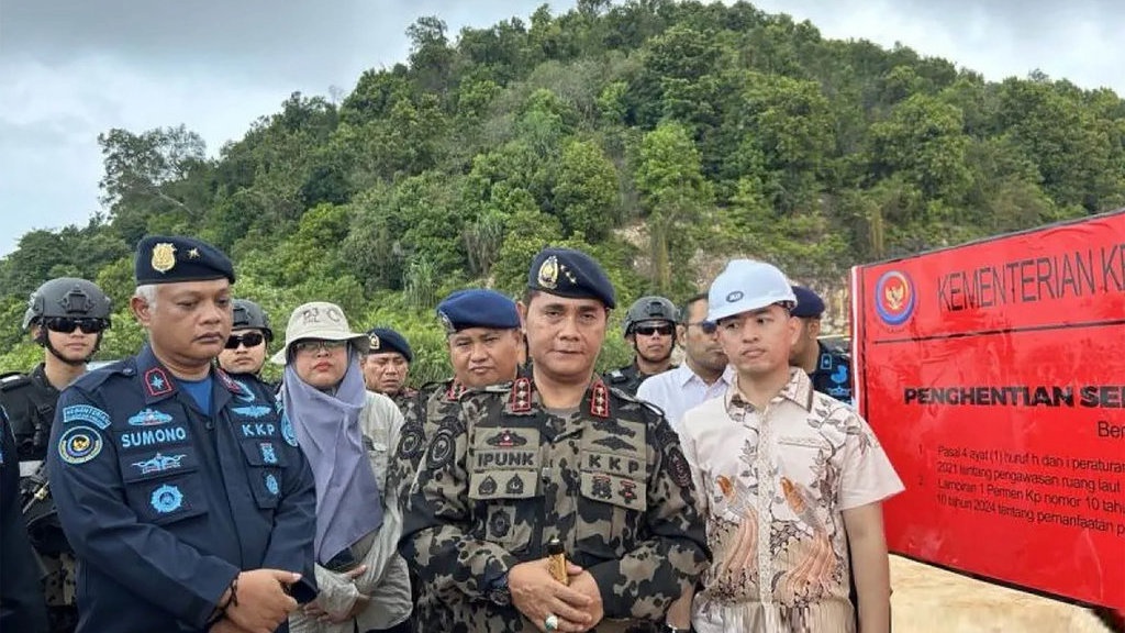 KKP Hentikan Sementara Penambangan Pasir di Pulau Citlim KKP Hentikan Sementara Penambangan Pasir di Pulau Citlim