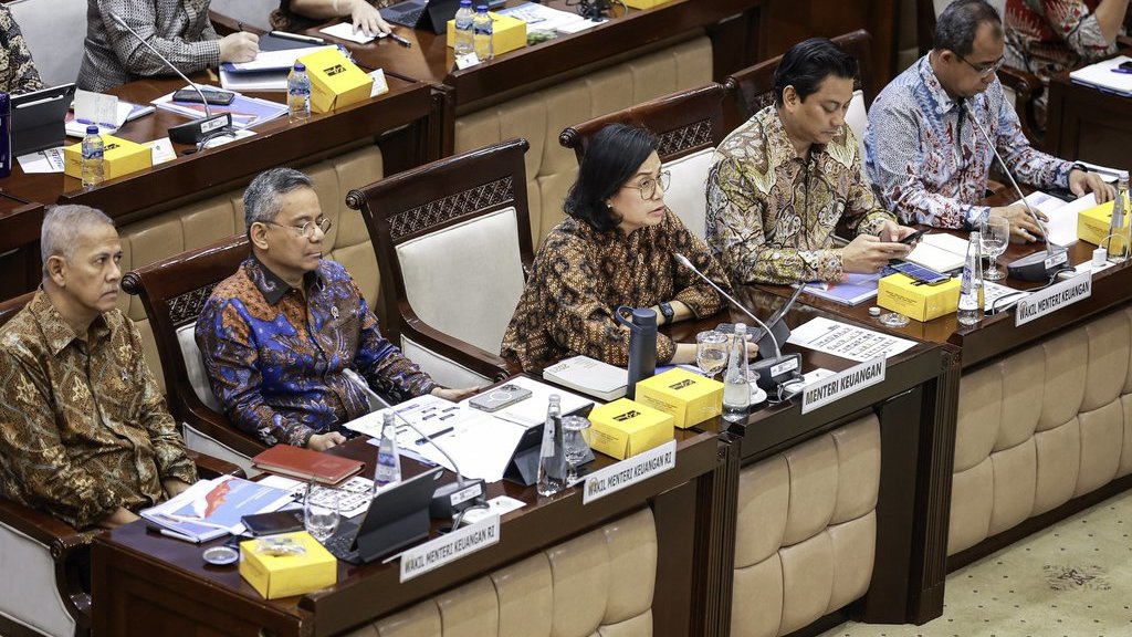 Sri Mulyani Pamerkan Penurunan Pengangguran & Kemiskinan ke DPR