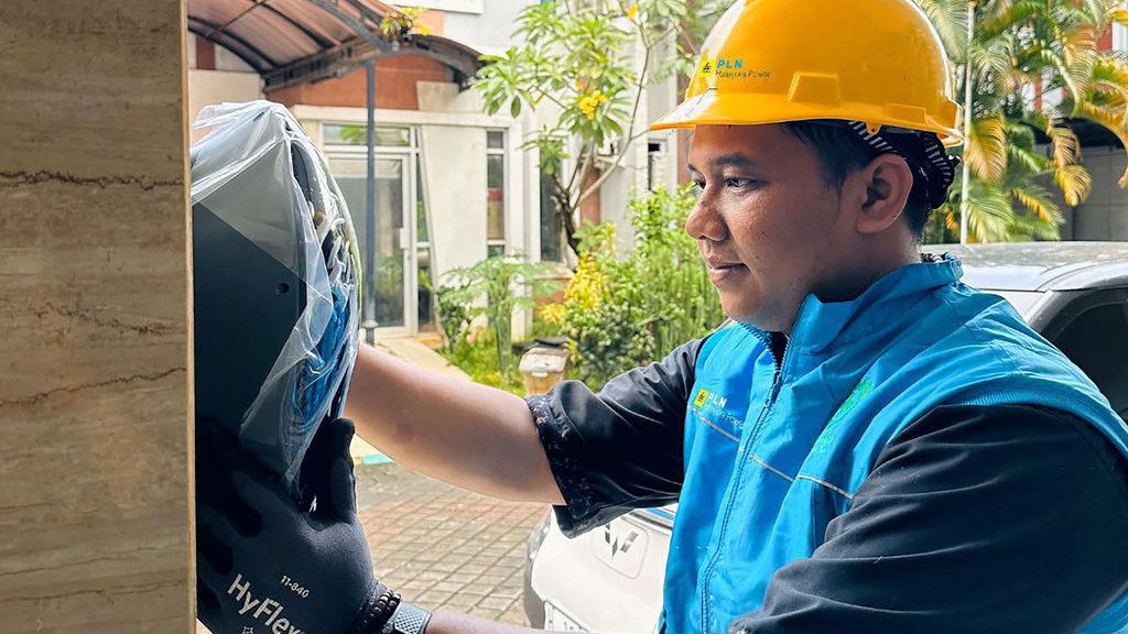 Pelanggan Baru HCS Nikmati Mudahnya Isi Daya EV di Rumah Pelanggan Baru HCS Nikmati Mudahnya Isi Daya EV di Rumah