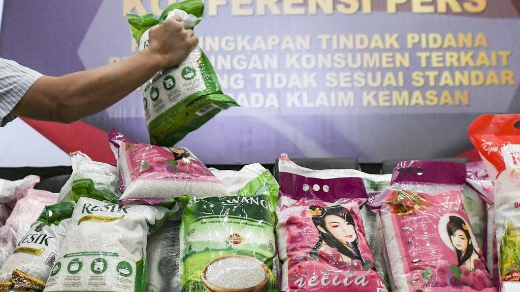 Pemerintah Hapus Beras Medium & Premium Imbas Kasus Oplosan