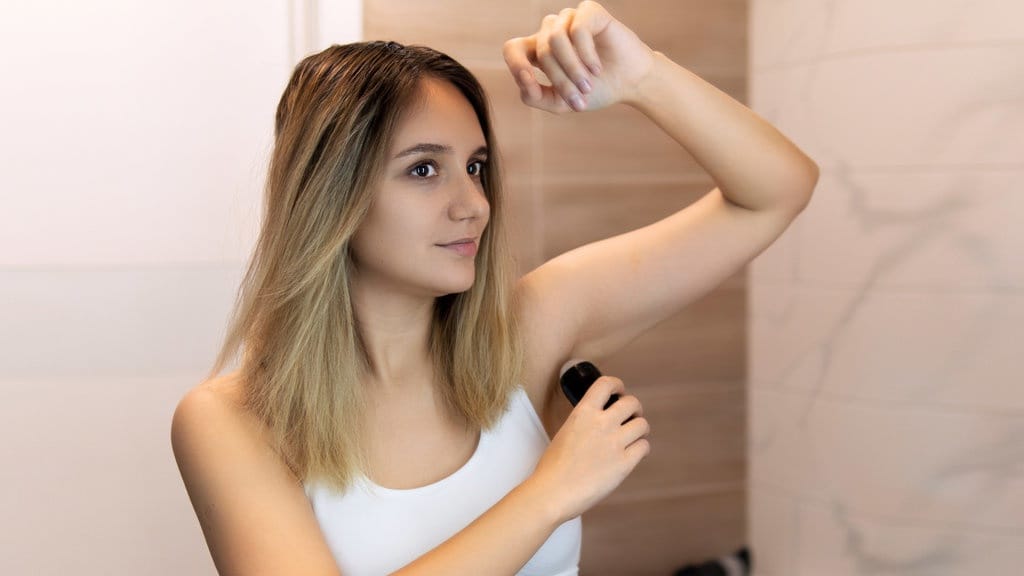 7 Rekomendasi Antiperspirant Terbaik & Bedanya dengan Deodorant 7 Rekomendasi Antiperspirant Terbaik & Bedanya dengan Deodorant