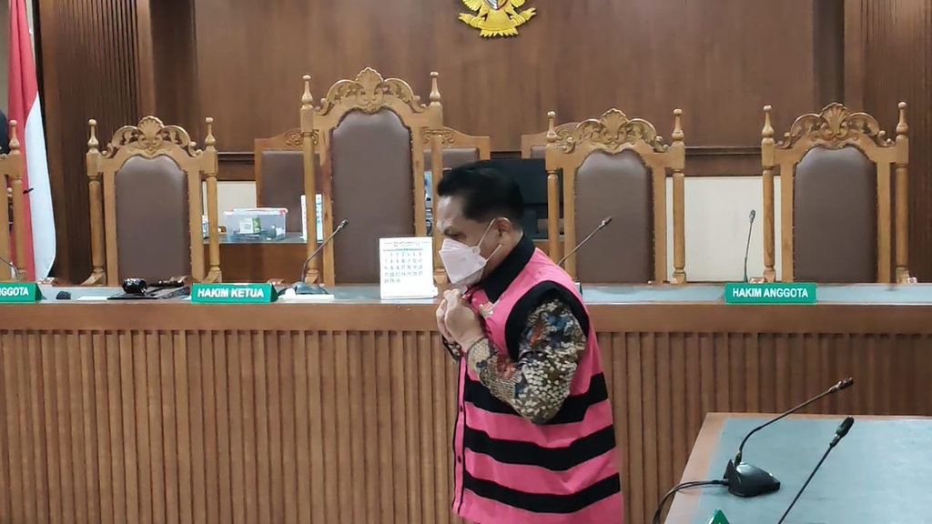 Eks Ketua PN Surabaya Rudi Suparmono Divonis 7 Tahun Penjara Eks Ketua PN Surabaya Rudi Suparmono Divonis 7 Tahun Penjara