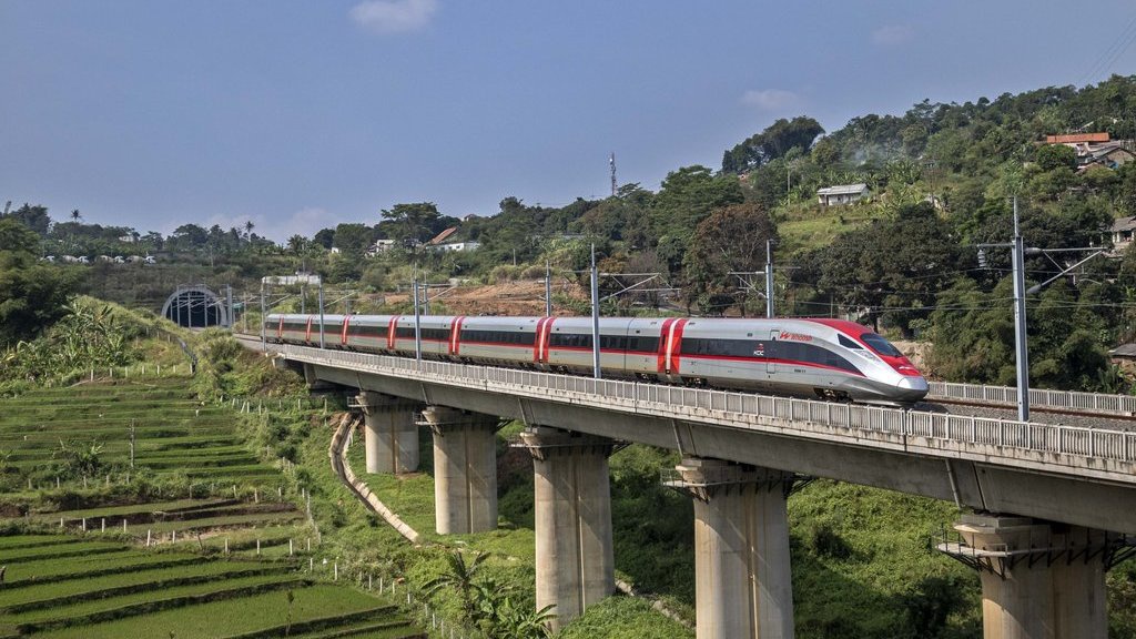Pemerintah & Danantara Bahas Penyelesaian Utang Kereta Cepat Pemerintah & Danantara Bahas Penyelesaian Utang Kereta Cepat