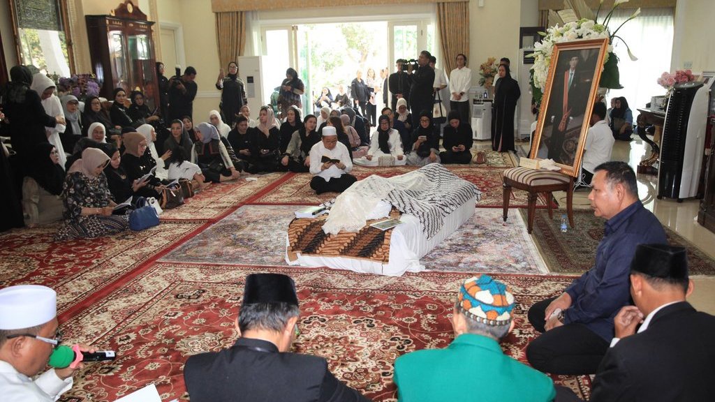 Keluarga Tak Mau Suryadharma Ali Dimakamkan di TMP Kalibata Keluarga Tak Mau Suryadharma Ali Dimakamkan di TMP Kalibata