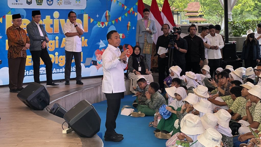 BKKBN: Hasil Riset, 7,8 Jam Anak-anak Main Gawai Tiap Hari