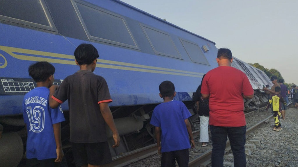 Evakuasi KA Argo Bromo Selesai, KAI Kebut Normalisasi Jalur Evakuasi KA Argo Bromo Selesai, KAI Kebut Normalisasi Jalur