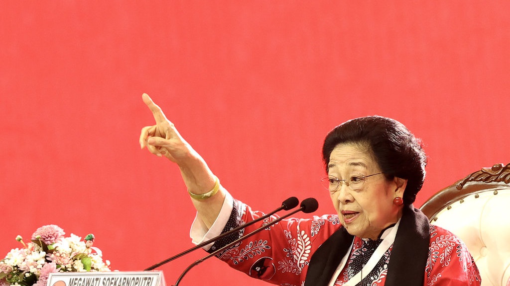 PDIP di Zona Abu-Abu, Oposisi Setengah Hati