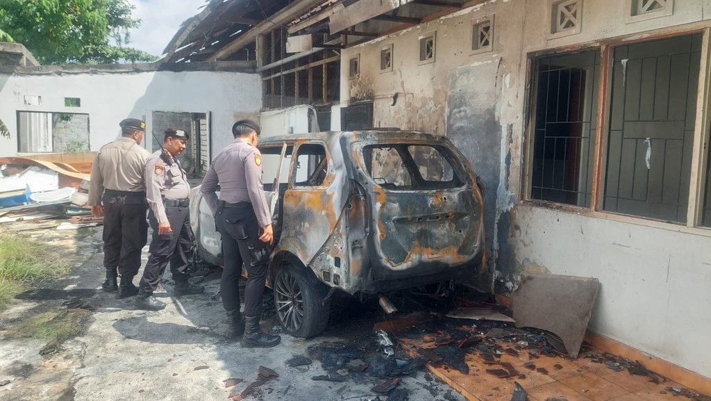 WN Australia Ditangkap Usai Rampas dan Bakar Mobil Warga di Bali WN Australia Ditangkap Usai Rampas dan Bakar Mobil Warga di Bali