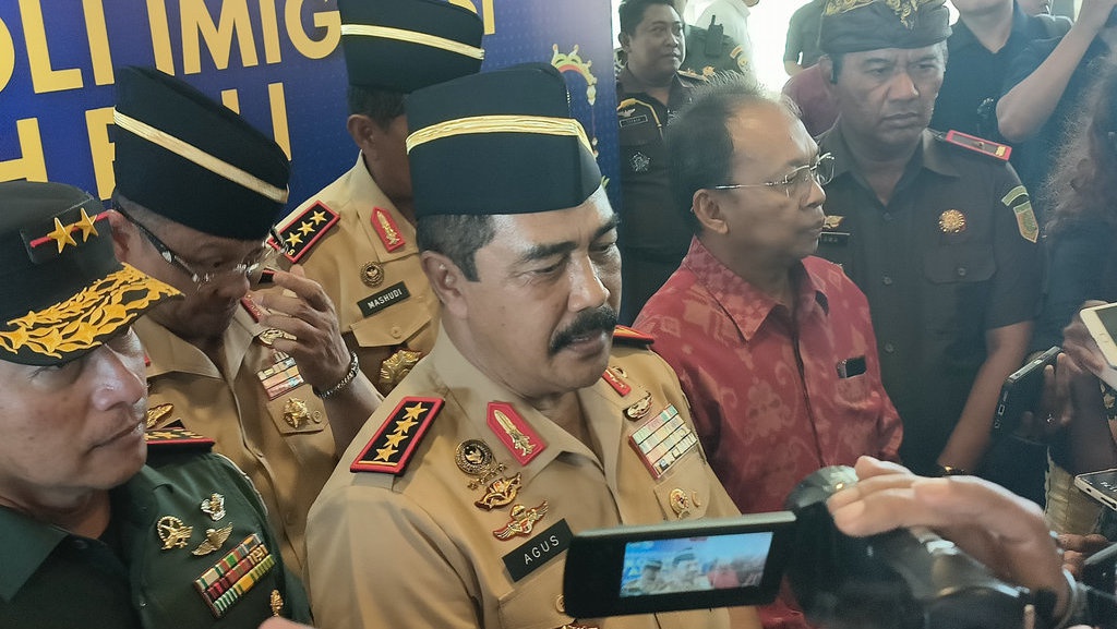 Petugas Imigrasi yang Bekingi Gangster Rusia akan Dipecat Petugas Imigrasi yang Bekingi Gangster Rusia akan Dipecat