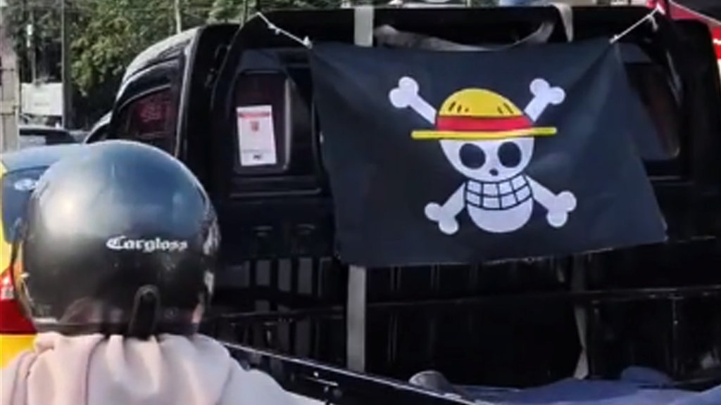 Wali Kota Palembang Minta Warga Tak Kibarkan Bendera One Piece Wali Kota Palembang Minta Warga Tak Kibarkan Bendera One Piece