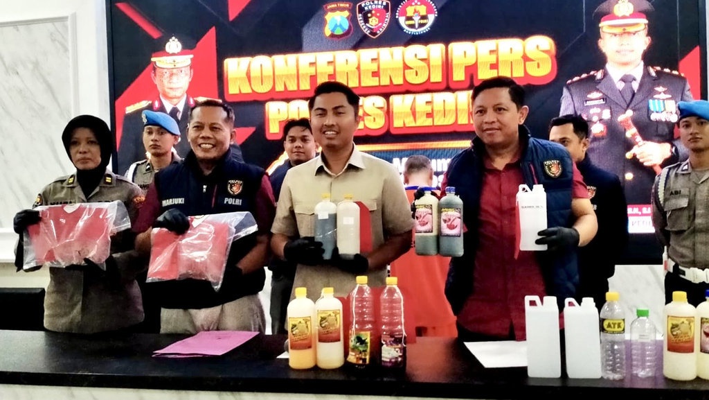 Tewaskan 3 Penonton Sound Horeg, Penjual Miras Oplosan Ditangkap Tewaskan 3 Penonton Sound Horeg, Penjual Miras Oplosan Ditangkap