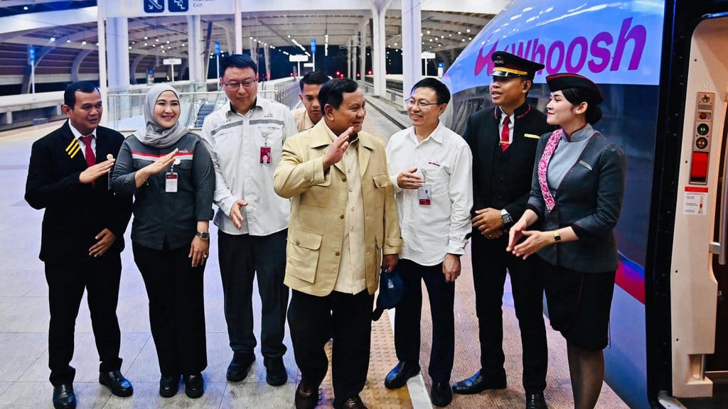 Kereta Cepat Adalah Jebakan Utang Cina, Apa Iya? Kereta Cepat Adalah Jebakan Utang Cina, Apa Iya?