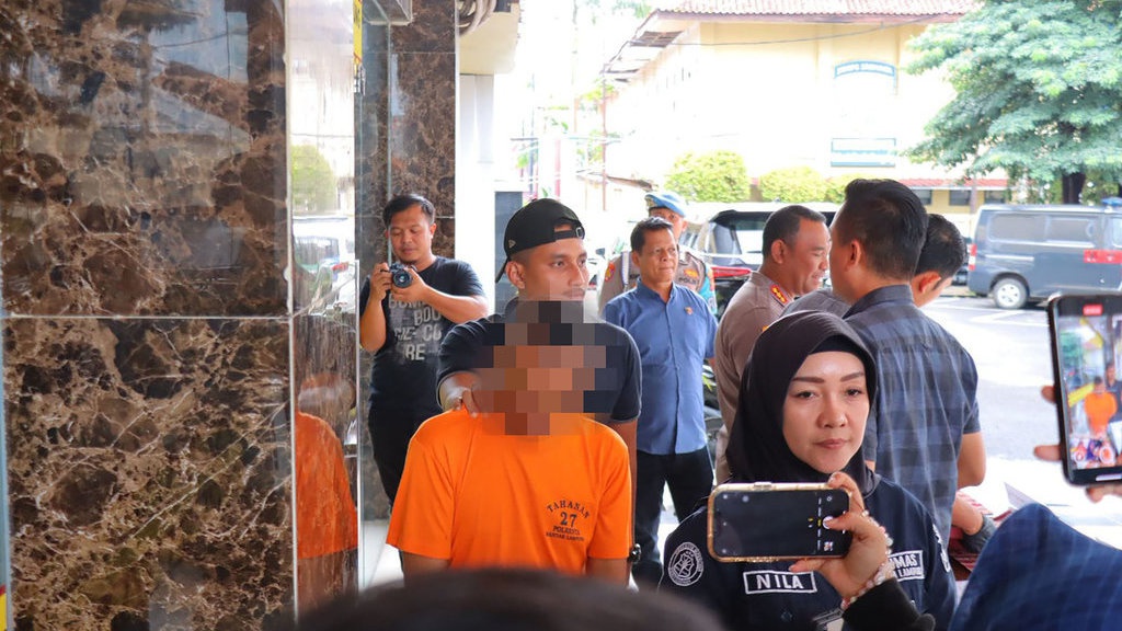 Seorang Pria di Lampung yang Sodomi Anak Bawah Umur Ditangkap Seorang Pria di Lampung yang Sodomi Anak Bawah Umur Ditangkap