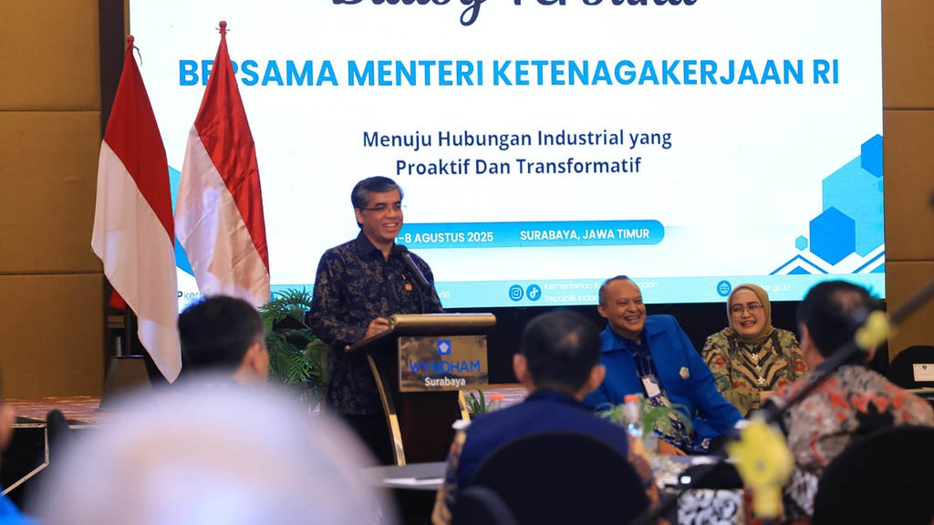 Menaker Tegaskan Pentingnya Hubungan Industrial yang Harmonis Menaker Tegaskan Pentingnya Hubungan Industrial yang Harmonis