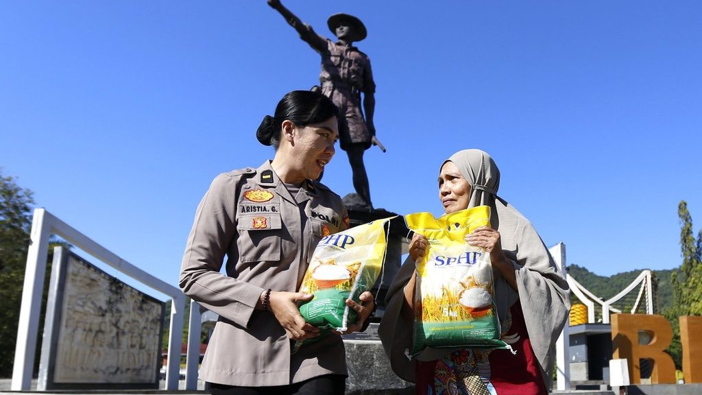 Istana Instruksikan TNI-Polri Buat Gudang, Jaga Mutu Beras Bulog Istana Instruksikan TNI-Polri Buat Gudang, Jaga Mutu Beras Bulog