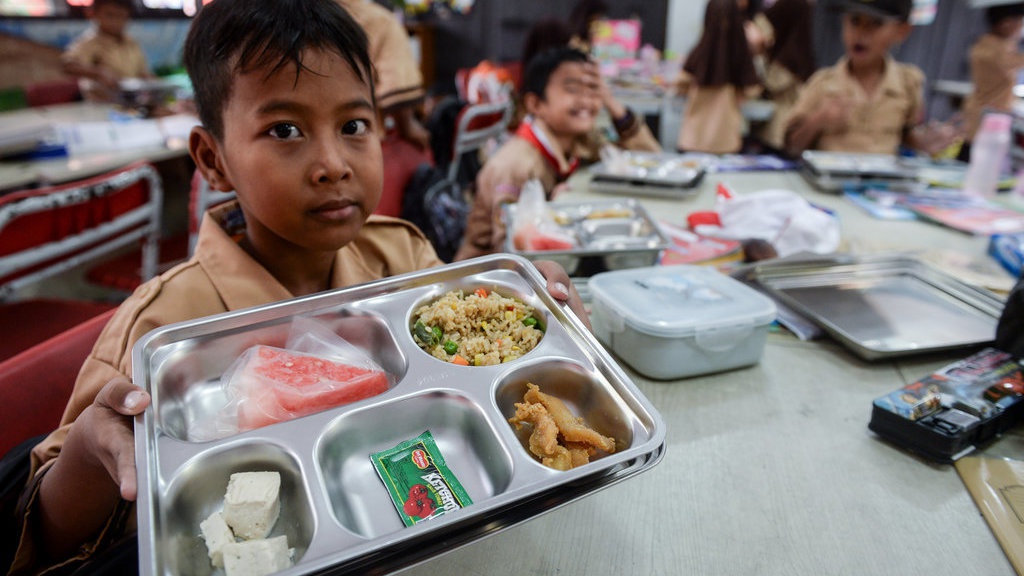Benarkah Orang Tua Murid Harus Tanggung Risiko MBG? Cek Faktanya
