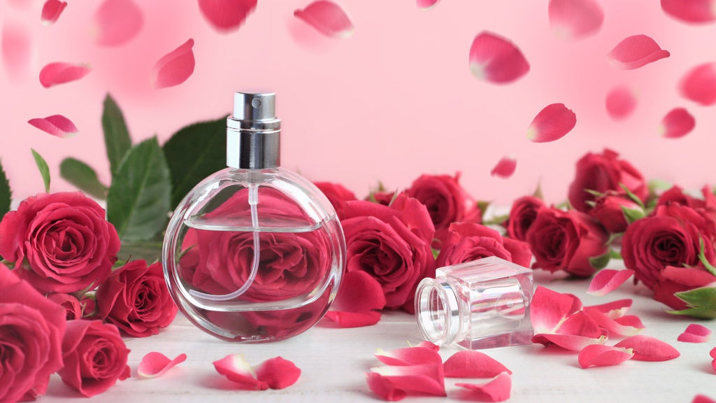 7 Rekomendasi Parfum Lokal Wangi Terbaik untuk Perempuan 7 Rekomendasi Parfum Lokal Wangi Terbaik untuk Perempuan