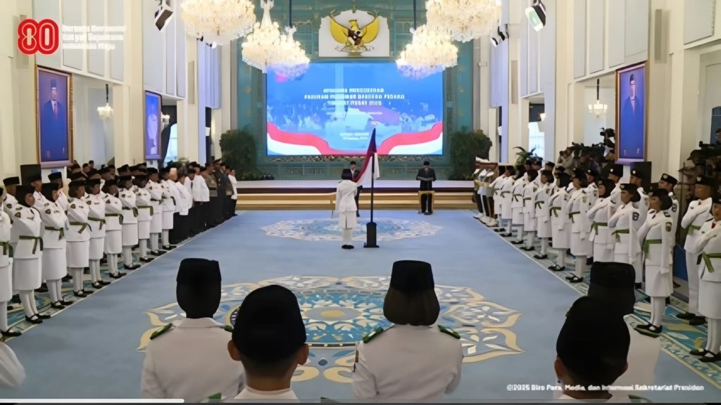 Mensesneg Kukuhkan 76 Paskibraka 2025 di Istana Negara