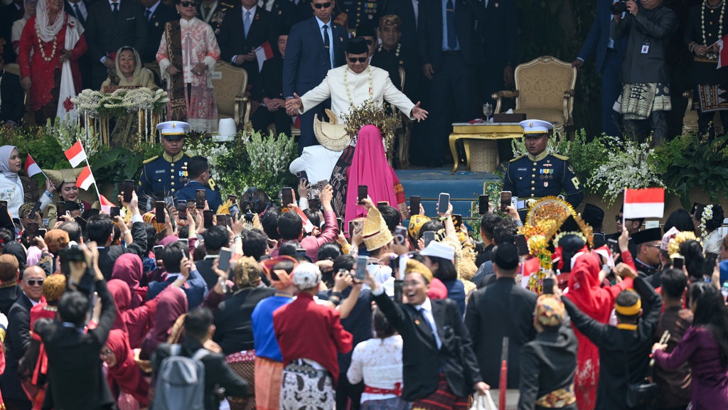 Prabowo dan Beragam Simbol Politik di HUT ke-80 RI Prabowo dan Beragam Simbol Politik di HUT ke-80 RI