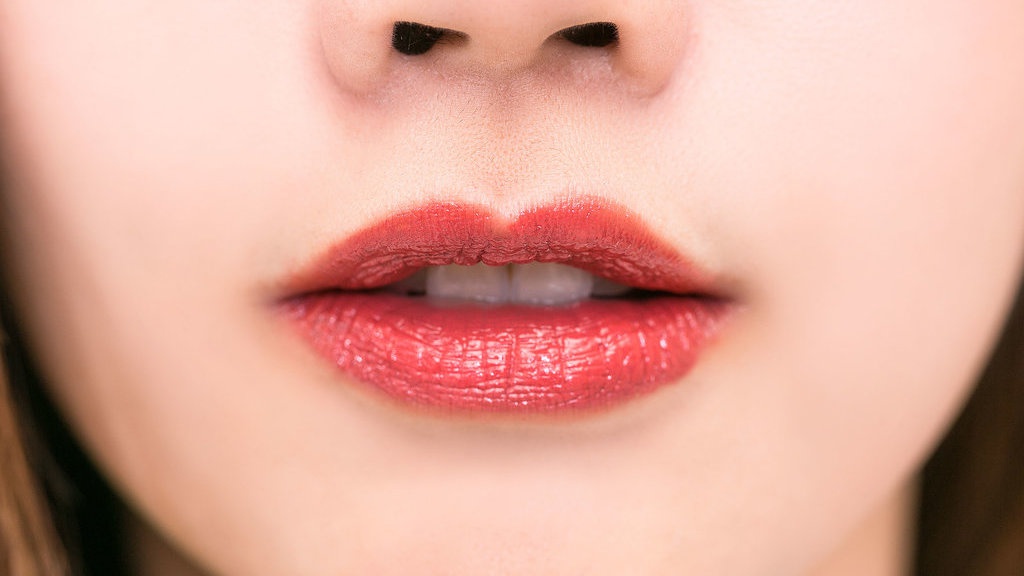 10 Rekomendasi Lipstik untuk Bibir Kering dari berbagai Merk 10 Rekomendasi Lipstik untuk Bibir Kering dari berbagai Merk