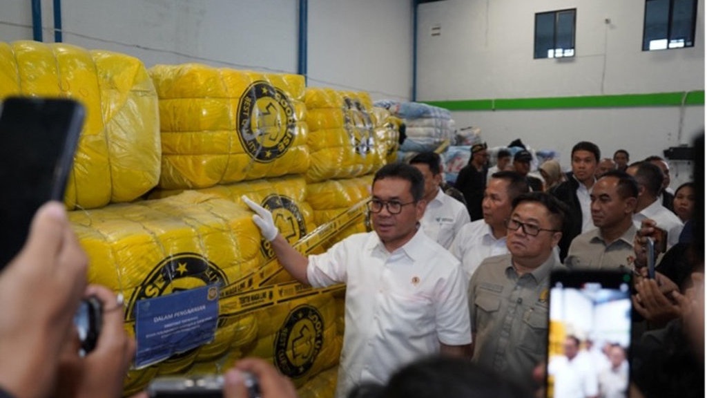 Kemendag Sita Pakaian Bekas Impor dari 11 Gudang, Total Rp112 M Kemendag Sita Pakaian Bekas Impor dari 11 Gudang, Total Rp112 M