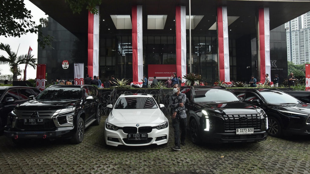 Barbuk OTT Wamenaker: 15 Mobil, 7 Motor, Uang Sekitar Rp196 Juta Barbuk OTT Wamenaker: 15 Mobil, 7 Motor, Uang Sekitar Rp196 Juta