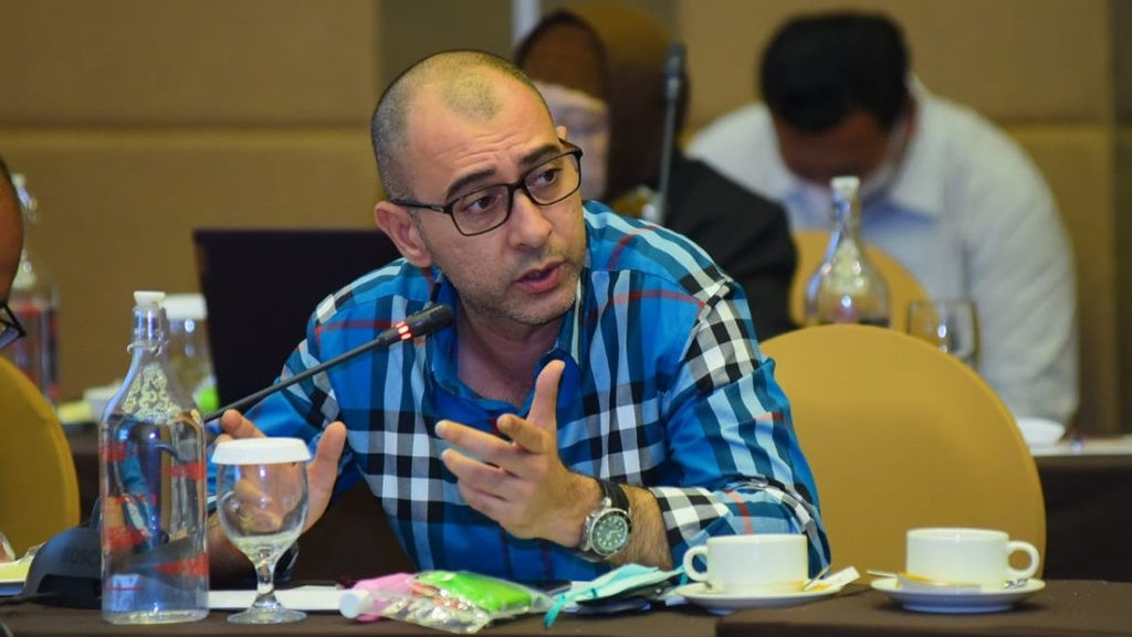 Profil Nasim Khan DPR yang Usulkan Gerbong Merokok di Kereta Api Profil Nasim Khan DPR yang Usulkan Gerbong Merokok di Kereta Api