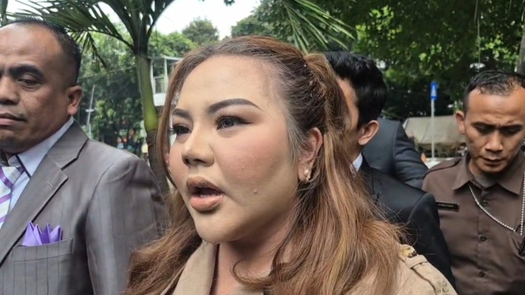 Lisa Mariana Diperiksa sebagai Tersangka Pencemaran Nama Baik RK Lisa Mariana Diperiksa sebagai Tersangka Pencemaran Nama Baik RK