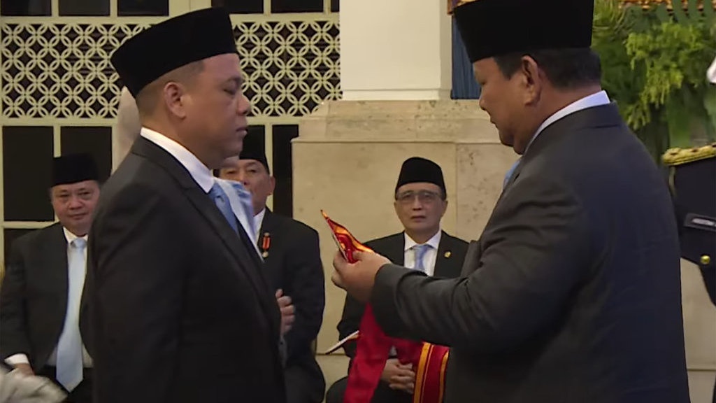 Haji Isam Terima Bintang Mahaputra Utama dari Prabowo Haji Isam Terima Bintang Mahaputra Utama dari Prabowo