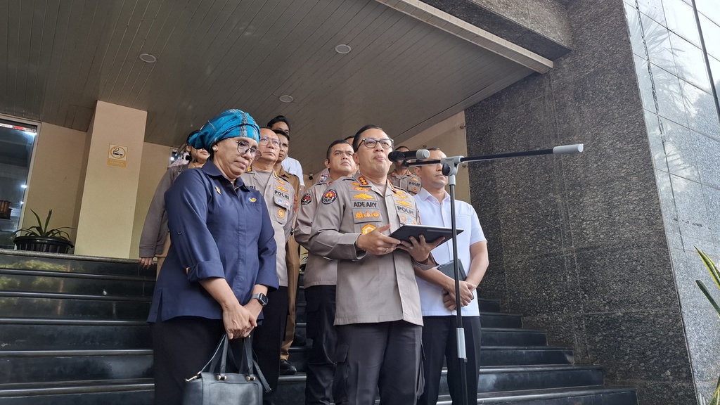 Polisi Tangkap 351 Pedemo di DPR, 196 Anak Telah Dipulangkan Polisi Tangkap 351 Pedemo di DPR, 196 Anak Telah Dipulangkan