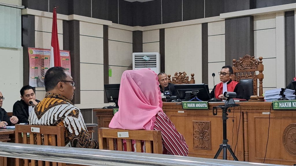 Ekspresi Datar Mbak Ita Dengar Pembacaan Vonis Kasus Korupsi Ekspresi Datar Mbak Ita Dengar Pembacaan Vonis Kasus Korupsi