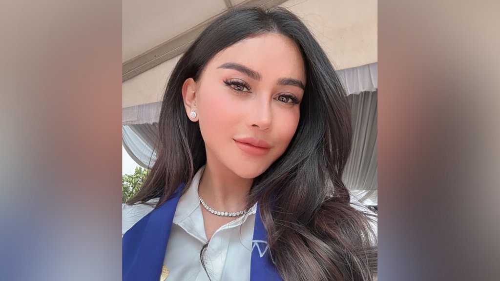 Profil Bebizie Anggota DPRD yang Viral Pamer Trip ke Eropa Profil Bebizie Anggota DPRD yang Viral Pamer Trip ke Eropa