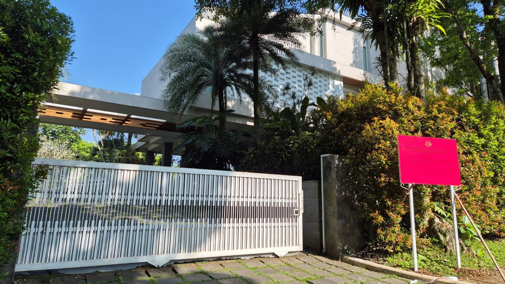 Usut TPPU, Kejaksaan Geledah dan Sita Aset Riza Chalid di Bogor Usut TPPU, Kejaksaan Geledah dan Sita Aset Riza Chalid di Bogor