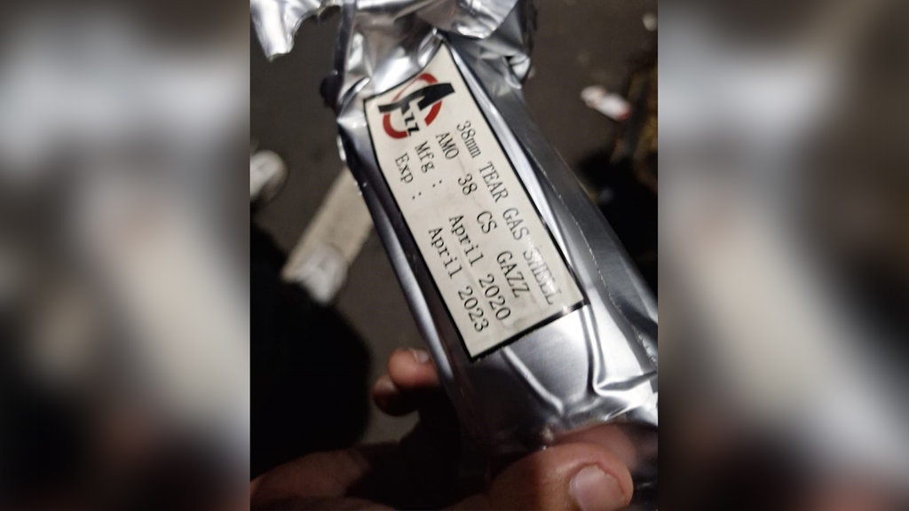 Polisi Diduga Gunakan Gas Air Mata Kedaluwarsa Tangani Demo DPR Polisi Diduga Gunakan Gas Air Mata Kedaluwarsa Tangani Demo DPR