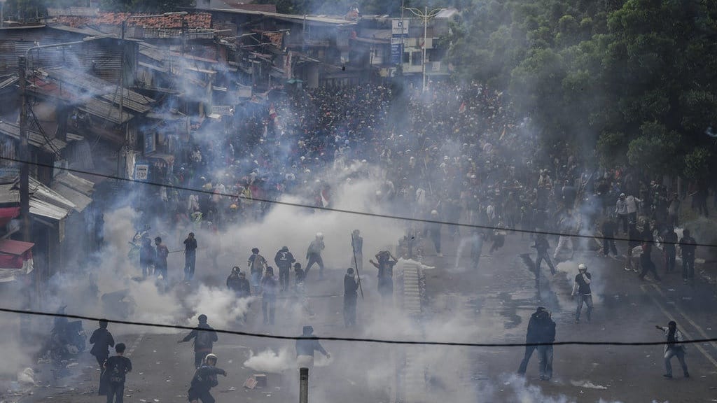 Tips Obati Perih akibat Gas Air Mata saat Demo Tips Obati Perih akibat Gas Air Mata saat Demo