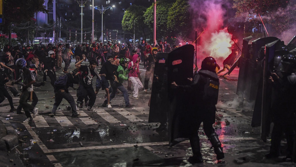 Psikolog Soroti Psikis Pengemudi saat Rantis Brimob Lindas Ojol Psikolog Soroti Psikis Pengemudi saat Rantis Brimob Lindas Ojol