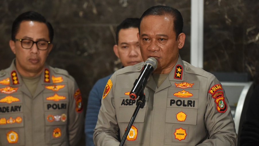 Hadiri Pemakaman Affan, Kapolda Metro: Ayahnya Kini Saudara Saya Hadiri Pemakaman Affan, Kapolda Metro: Ayahnya Kini Saudara Saya