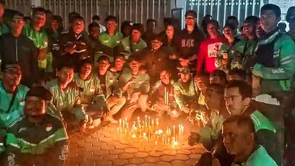 Solidaritas Ojol Kupang: Lilin dan Doa untuk Affan Kurniawan