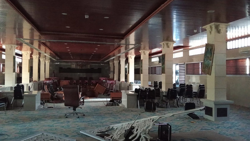 Massa Jarah serta Rusak Fasilitas di Pemkab & Pemkot Cirebon