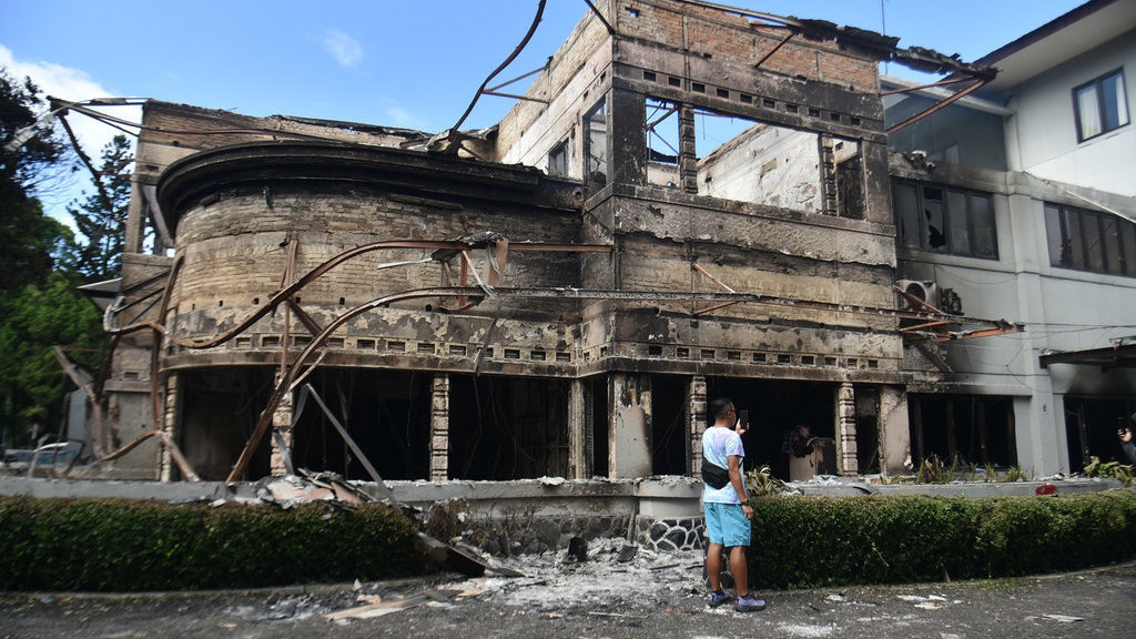 Pemkot Bandung Perbaiki Infrastruktur Rusak Imbas Ricuh Demo Pemkot Bandung Perbaiki Infrastruktur Rusak Imbas Ricuh Demo