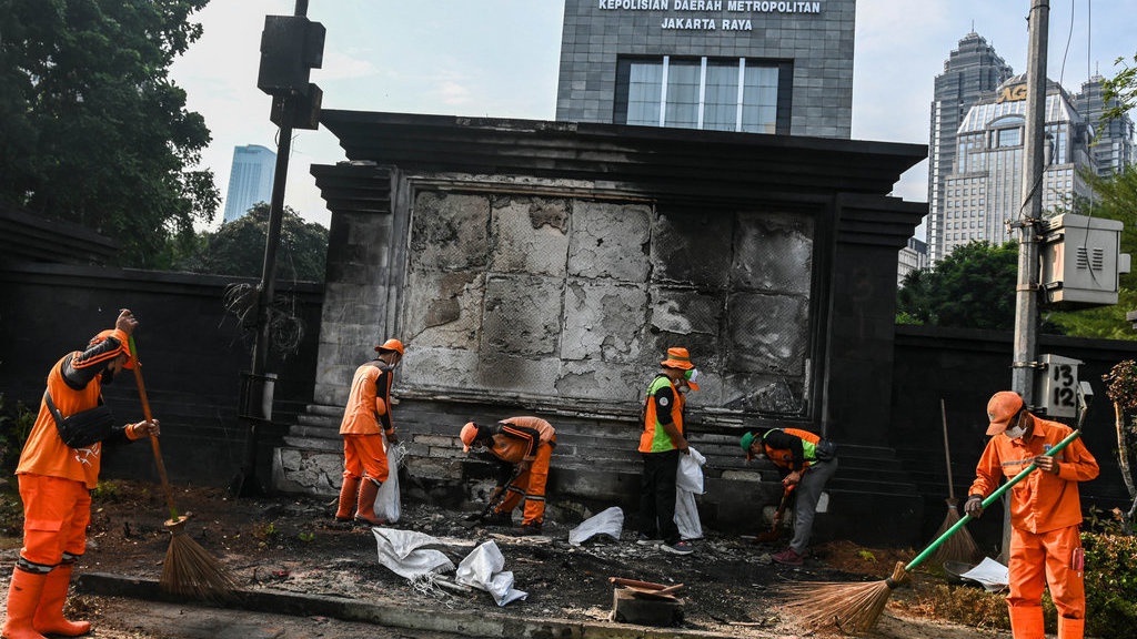 Polda Metro Jaya Segera Perbaiki Mapolsek yang Rusak Polda Metro Jaya Segera Perbaiki Mapolsek yang Rusak