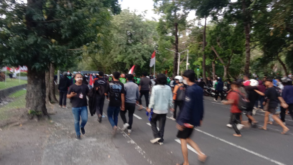 Polda Bali Lepas 155 Demonstran yang Ditangkap saat Unjuk Rasa Polda Bali Lepas 155 Demonstran yang Ditangkap saat Unjuk Rasa