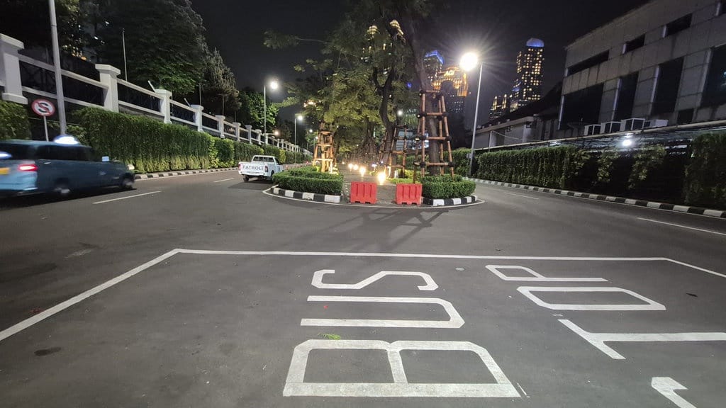 Melihat SCBD Sepi di Jam Sibuk Pulang Kantor Usai Kericuhan Melihat SCBD Sepi di Jam Sibuk Pulang Kantor Usai Kericuhan