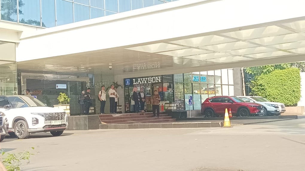 Imbas Demonstrasi, Tentara Ikut Jaga Kantor Zulkifli Hasan Imbas Demonstrasi, Tentara Ikut Jaga Kantor Zulkifli Hasan