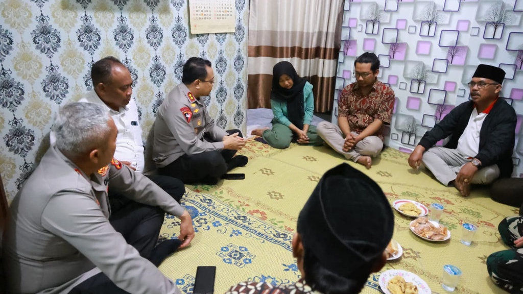 Polisi Tunggu Restu Keluarga Usut Tewasnya Mahasiswa Amikom Polisi Tunggu Restu Keluarga Usut Tewasnya Mahasiswa Amikom