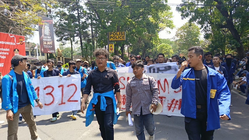 Aliansi Mahasiswa Subang Kecam Aksi Represif Polisi Tangani Demo Aliansi Mahasiswa Subang Kecam Aksi Represif Polisi Tangani Demo