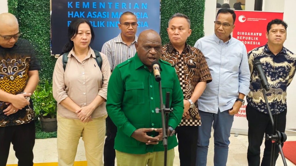 Pigai Cek Lapangan soal Penembakan Gas Air Mata ke Unisba-Unpas Pigai Cek Lapangan soal Penembakan Gas Air Mata ke Unisba-Unpas