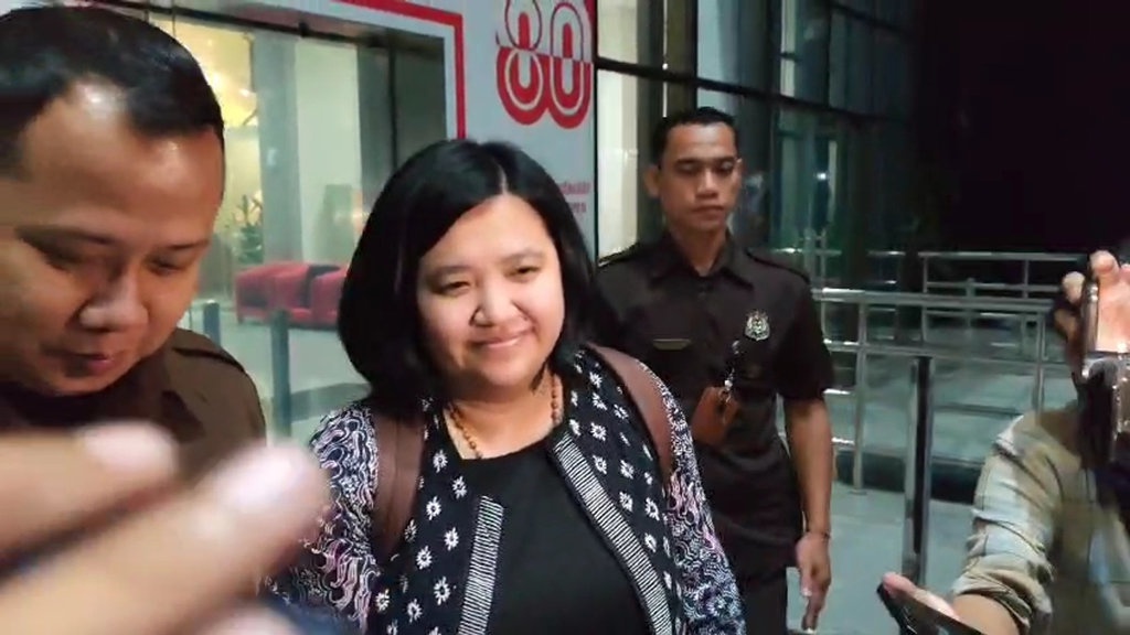 Eks Stafsus Mendikbudristek Nadiem Bungkam Usai Diperiksa 12 Jam Eks Stafsus Mendikbudristek Nadiem Bungkam Usai Diperiksa 12 Jam