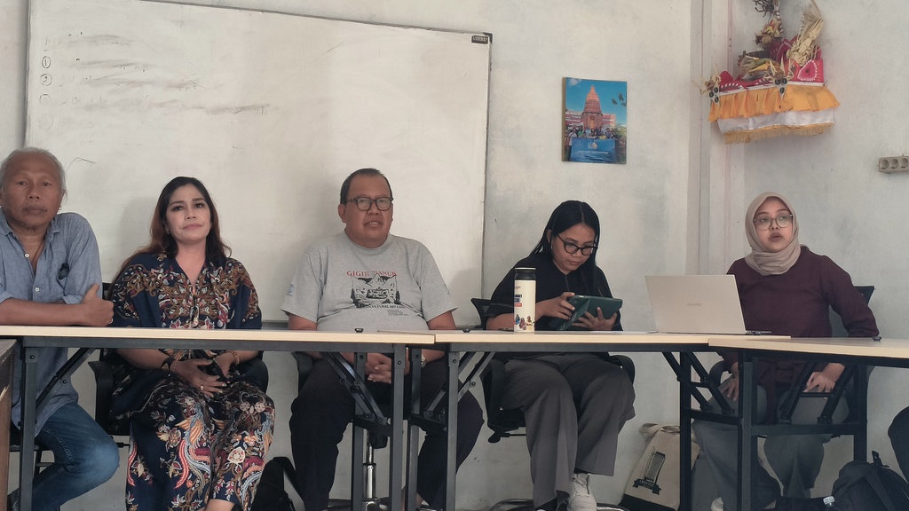 Wayan Koster Dikecam, Singgung Sentimen Rasial soal Unjuk Rasa Wayan Koster Dikecam, Singgung Sentimen Rasial soal Unjuk Rasa